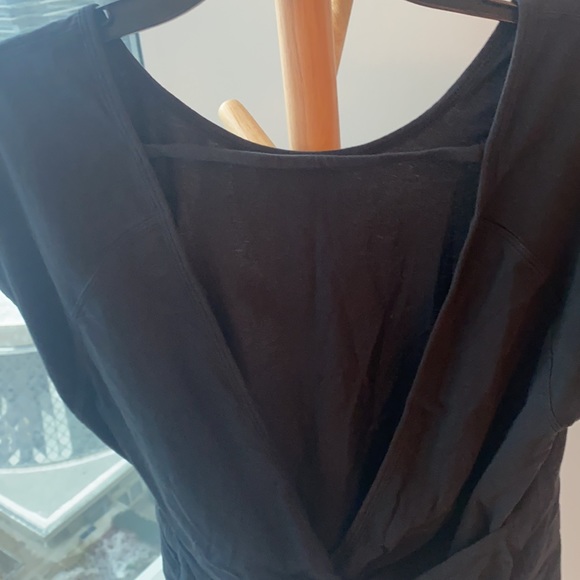COPY - Lululemon black tshirt with open back - Picture 3 of 3